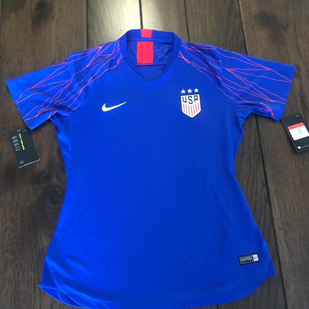 Nike - Womens Soccer Jersey